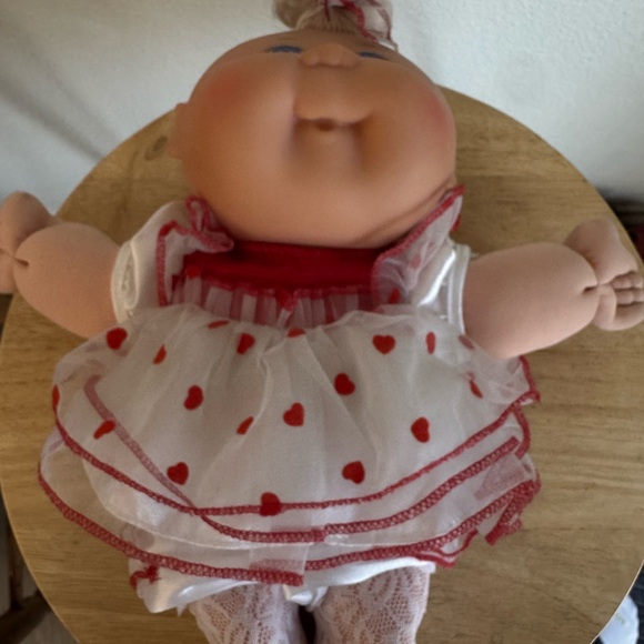 1995 Mattel Cabbage Patch Kids Preemie Doll Blonde Blue Eyes Valentine Outfit - Picture 2 of 6